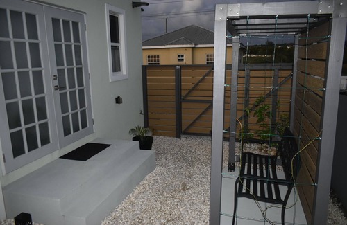 West Coast House | Chic 1 Bed close to National Botanical Gardens includes breakfast from November.