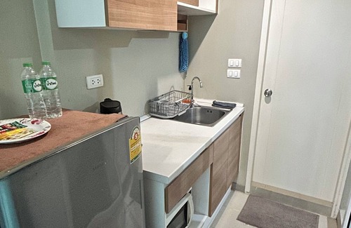 Khlong Luang Apartment | Chic 1-bedroom apartment with WiFi, fitness room in charming Tambon Khlong Song
