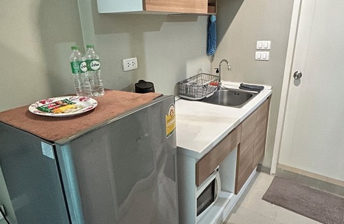 Khlong Luang Apartment | Chic 1-bedroom apartment with WiFi, fitness room in charming Tambon Khlong Song