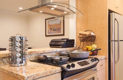 Norma Triangle Apartment | Chic 1-bedroom apartment with AC, WiFi in fabulous West Hollywood