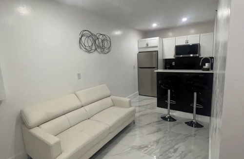 Three Oaks Apartment | Chic 1-bedroom apartment with AC, WiFi in fantastic Fort Myers