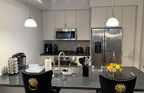 Entertainment District Apartment | Chic 1-bedroom apartment with fitness room and AC in Scottsdale