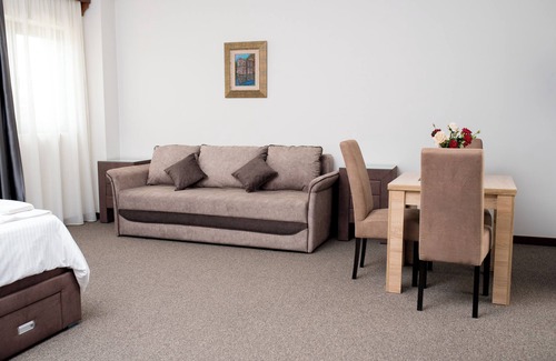 Mahala Apartment | Chic 1-bedroom apartment with WiFi, AC in amazing near airport