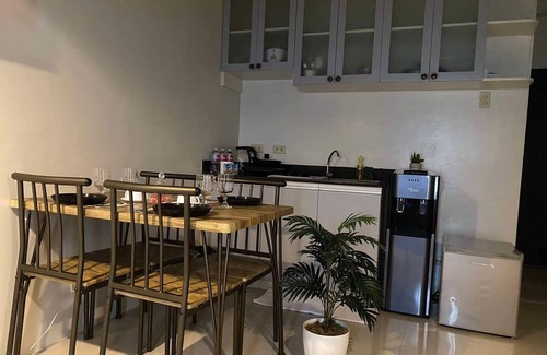 Paranaque Apartment | Chic 1-bedroom apartment with AC, WiFi in Kassel residences moonwalk parañaque