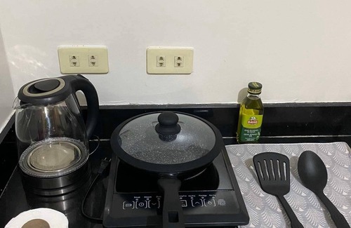 Paranaque Apartment | Chic 1-bedroom apartment with AC, WiFi in Kassel residences moonwalk parañaque