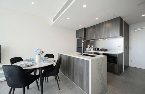 Lidcombe Apartment | Chic 1-bedroom apartment with WiFi, fitness room in amazing Lidcombe