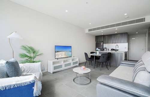 Lidcombe Apartment | Chic 1-bedroom apartment with WiFi, fitness room in amazing Lidcombe