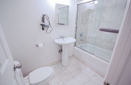 Midtown Apartment | Chic 1-bedroom apartment with WiFi and AC in Midtown New York