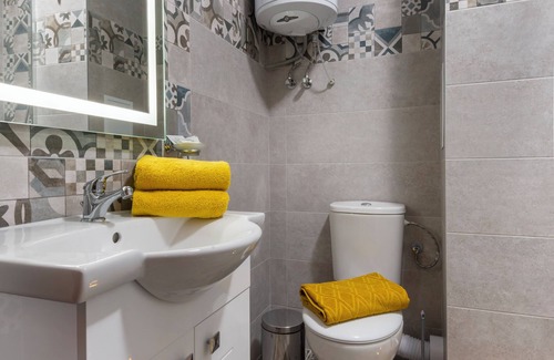 Plovdiv Apartment | Chic 1-bedroom apartment with WiFi and AC in marvelous Plovdiv