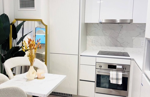 Vaughan Apartment | Chic 1-bedroom apartment in Vaughan with Free Parking + 15 mins close to Airport