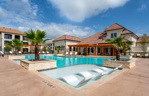 Baytown Apartment | Chic 1-bedroom apartment with fitness room and WiFi in Baytown