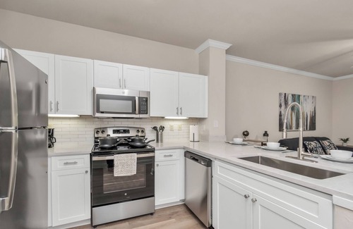 Willow Meadows/Willowbend Area Apartment | Chic 1-bedroom apartment with WiFi, fitness room in vibrant Houston