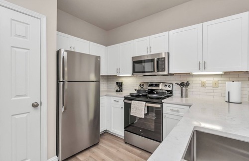 Willow Meadows/Willowbend Area Apartment | Chic 1-bedroom apartment with WiFi, fitness room in vibrant Houston