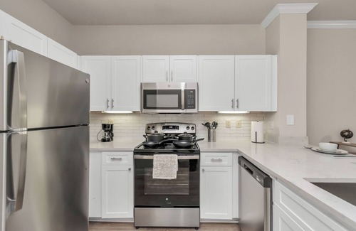 Willow Meadows/Willowbend Area Apartment | Chic 1-bedroom apartment with WiFi, fitness room in vibrant Houston