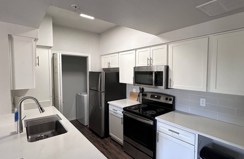 Energy Corridor Apartment | Chic 1-bedroom apartment with WiFi, fitness room in vibrant Houston