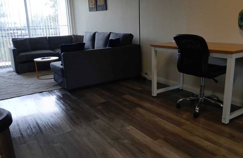 Woodlake - Briar Meadow Apartment | Chic 1-bedroom apartment with WiFi, fitness room in vibrant Houston