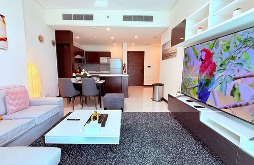 Qudaibiya Apartment | Chic 1-bedroom apartment in marvelous Manama with AC, WiFi, fitness room