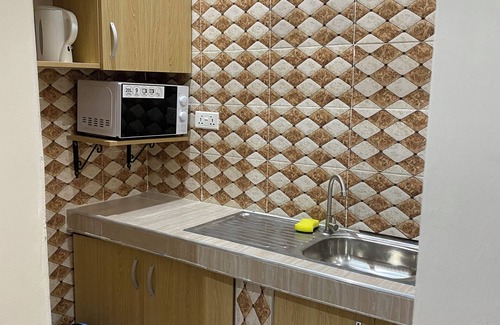 Kwabenyan Apartment | Chic 1-bedroom apartment with WiFi, AC in delightful Accra