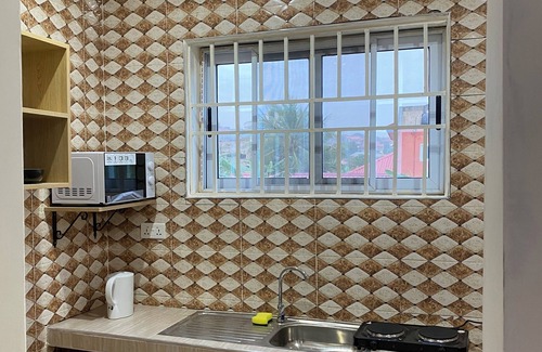 Kwabenyan Apartment | Chic 1-bedroom apartment with WiFi, AC in delightful Accra