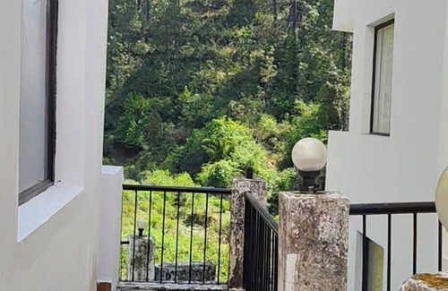 Sukha Apartment | Chic 1-bedroom apartment in Sukha with fitness room, WiFi, AC