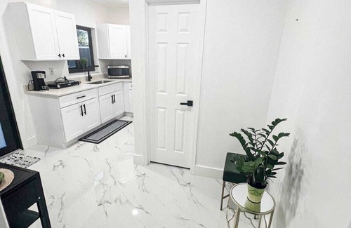 Miami Gardens Apartment | Chic 1-bedroom apartment with WiFi, AC in vibrant Miami