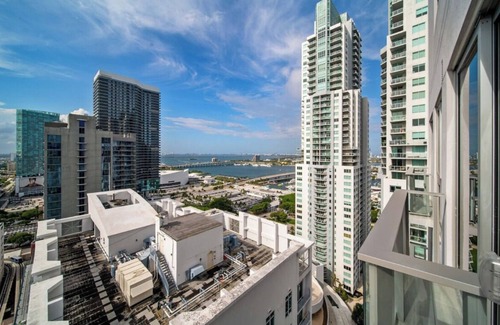 Downtown Miami Apartment | Chic 1-bedroom apartment with fitness room and AC in fabulous Miami