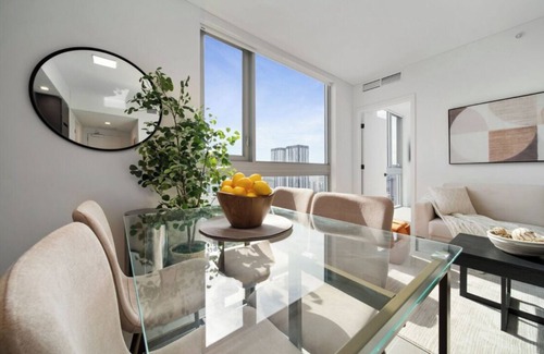 Downtown Miami Apartment | Chic 1-bedroom apartment with fitness room and AC in fabulous Miami