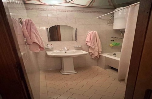 Nasimi Apartment | Chic 1-bedroom apartment with WiFi, AC in fabulous Baku
