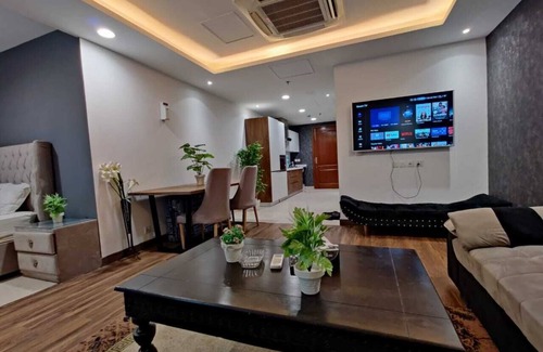 Lahore Hotel | Chic 1-bedroom hotel with WiFi, AC in marvelous Lahore