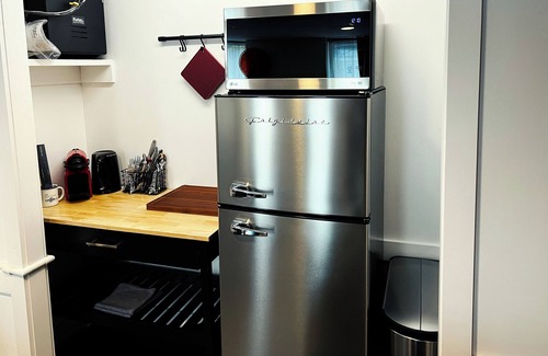 Harsimus Cove Apartment | Chic 1-bedroom in vibrant Downtown Jersey City - 5 minutes walk to subway
