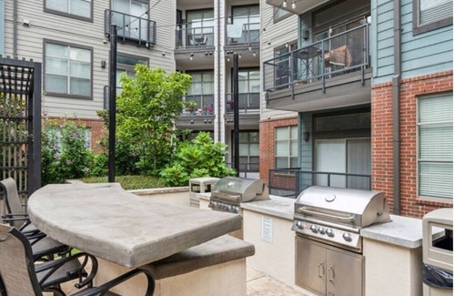 Deep Ellum Apartment | Chic 1-bedroom Luxe apartment with AC, fitness room in fabulous Downtown Dallas