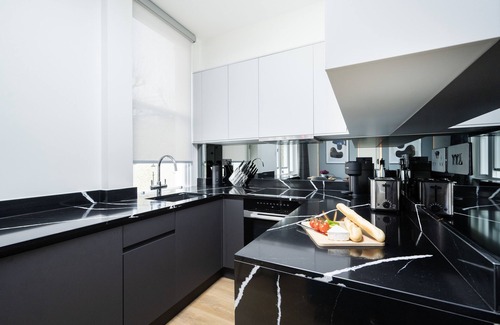 Redcliffe Apartment | Chic 1 Bedroom, Luxury Kensington Flat, Minutes From Chelsea & Stamford Bridge