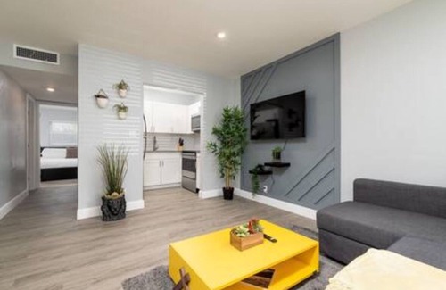 Coral Shores Apartment | Chic 1-Bedroom Retreat in Coral Ridge FLL