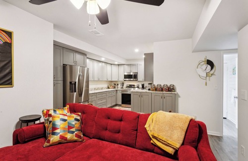 Cliftondale Apartment | Chic 1-Bedroom Retreat: Modern Comfort & Convenience for Your Next Stay! WiFi+AC