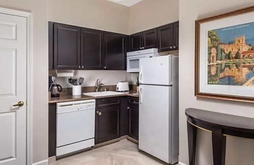 Cortez Hill Apartment | Chic 1-bedroom with AC, WiFi, fitness room in pleasant San Diego