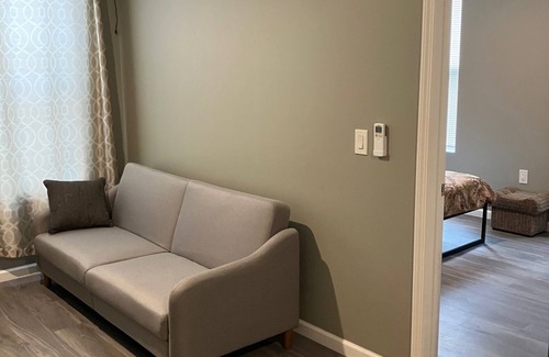 Brighton Beach Apartment | Chic 1-bedroom with AC and WiFi in trendy Brooklyn