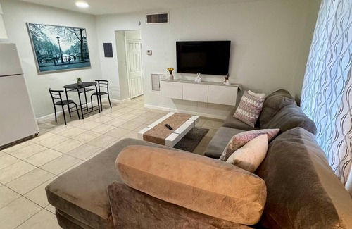 North Central Hollywood Apartment | Chic 1-bedroom with WiFi and AC in welcoming Hollywood 101