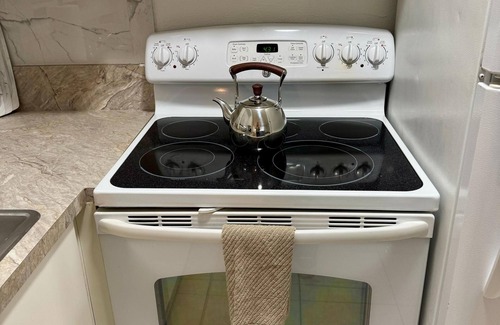 North Central Hollywood Apartment | Chic 1-bedroom with WiFi and AC in welcoming Hollywood 101