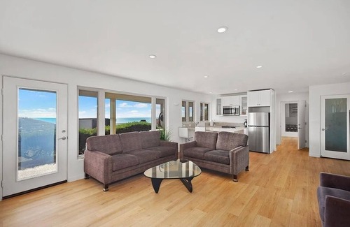 Mystic Hills Apartment | Chic 1200 sq ft. 1-bed, 2 bath w Ocean view and Patio in fabulous Laguna Beach