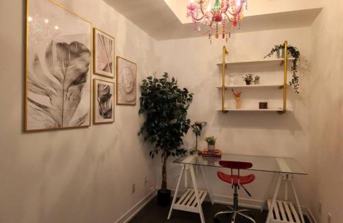 Fashion District Apartment | Chic 1BDR Loft with Office Space-Heart of Toronto