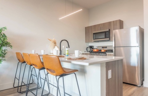 East Orange Apartment | Chic 1BR Apt w/ WiFi + Parking, AC in lovely East Orange