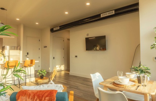 East Orange Apartment | Chic 1BR Apt w/ WiFi + Parking, AC in lovely East Orange