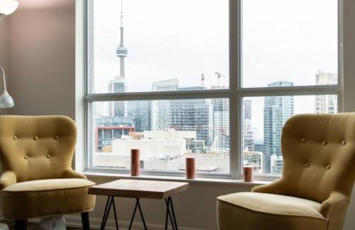 Fort York House | Chic 1BR Condo Lake and City Views plus Free Parking