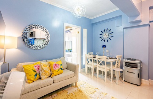 Mactan Export Processing Zone Condo | Chic 1BR Condo with Pool Near Airport -2 to 7 guest