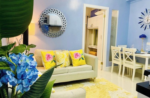 Mactan Export Processing Zone Condo | Chic 1BR Condo with Pool Near Airport -2 to 7 guest