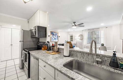 Downtown Atlanta Condo | Chic 1BR Downtown ATL Condo - Walk to Stadium, Events & Dining