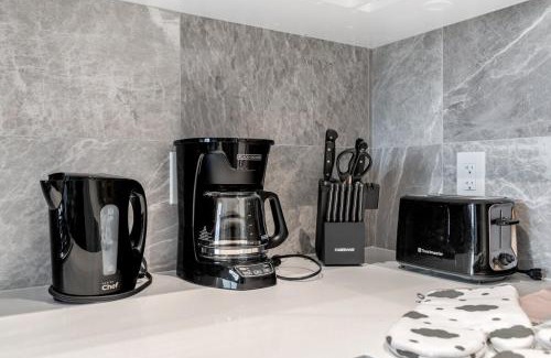 Vancouver Apartment | Chic 1BR High-rise Gem in the Heart of Vancouver