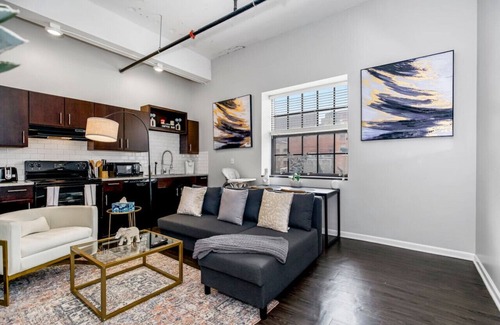 Downtown Kansas City Apartment | Chic 1BR Near Arrowhd & TMobile Parking, Rooftop