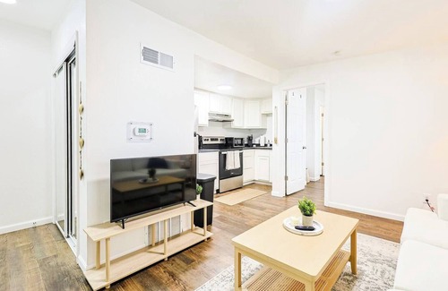 Maryville Apartment | Chic 1BR Near University