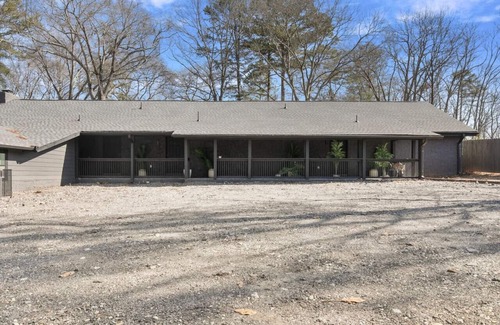 Austell Apartment | Chic 1BR Oasis: Ideal Retreat near Six Flags